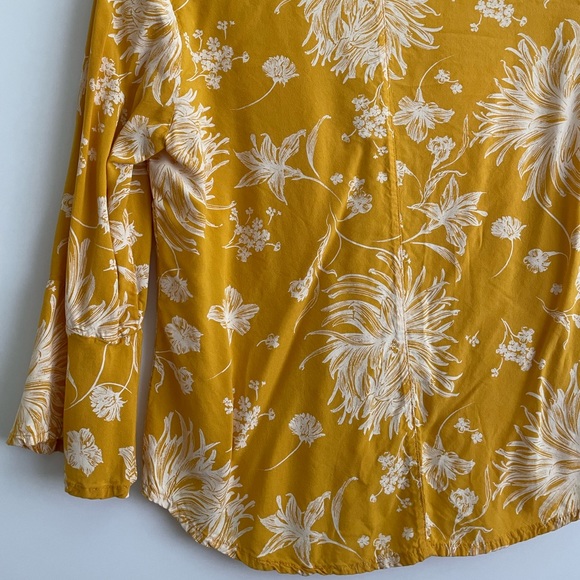 Obey floral button up top - Picture 7 of 8